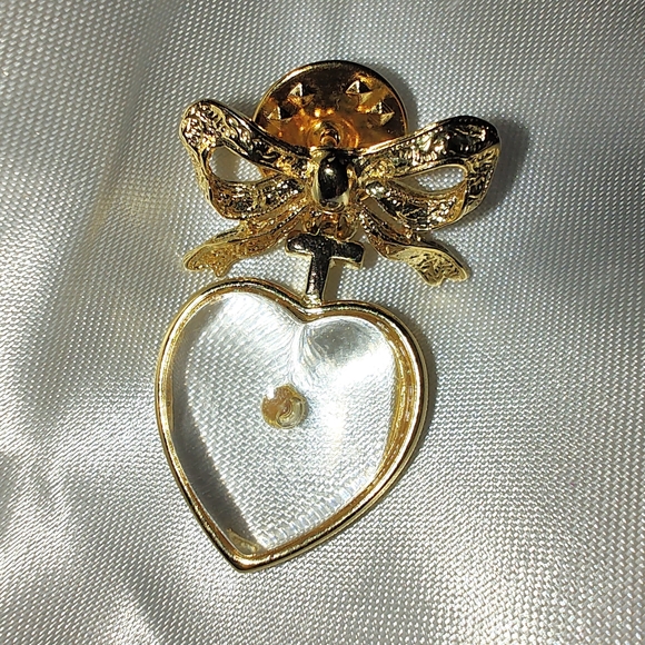 Vintage Gold Tone Religious Clear Glass Heart With Mustard Seed Pin with Bow - Picture 1 of 2